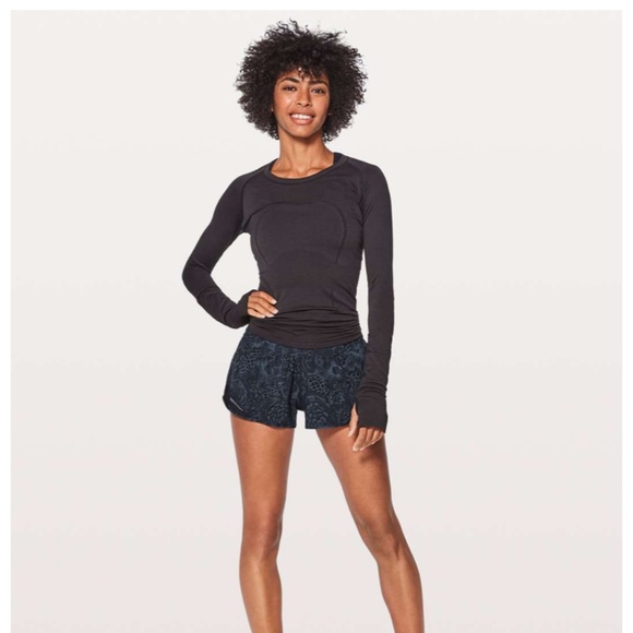 lululemon athletica Pants - Lululemon Hotty Hot Short II 2.5" Nouveau Mach Blue Black / Black